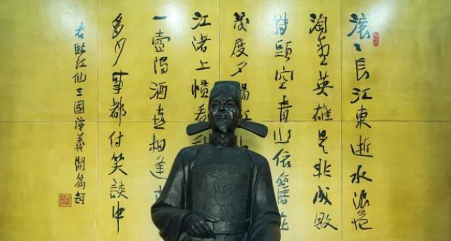 明朝第一才子楊慎寫下一首千古絕唱，僅開頭兩句，便驚艷了歲月